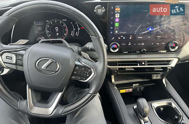 Внедорожник / Кроссовер Lexus RX 2023 в Вишневом