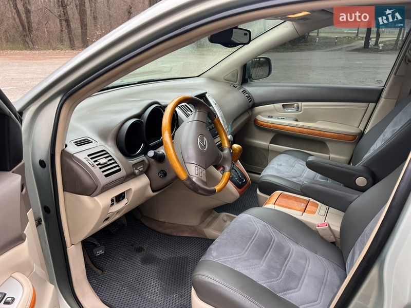 Внедорожник / Кроссовер Lexus RX 2004 в Городище
