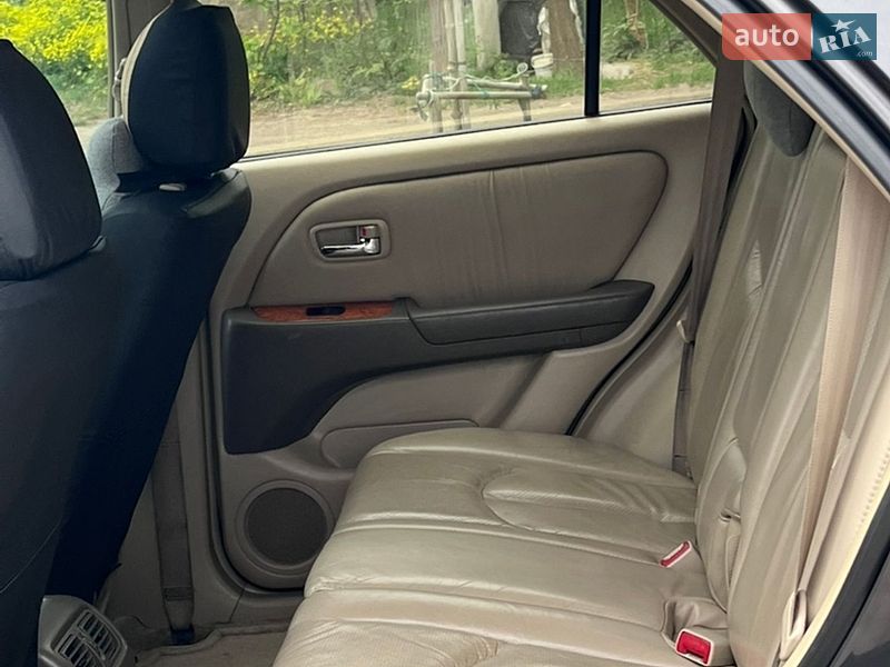 Внедорожник / Кроссовер Lexus RX 2002 в Львове
