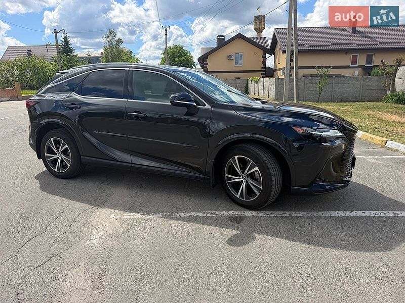Внедорожник / Кроссовер Lexus RX 2023 в Вишневом