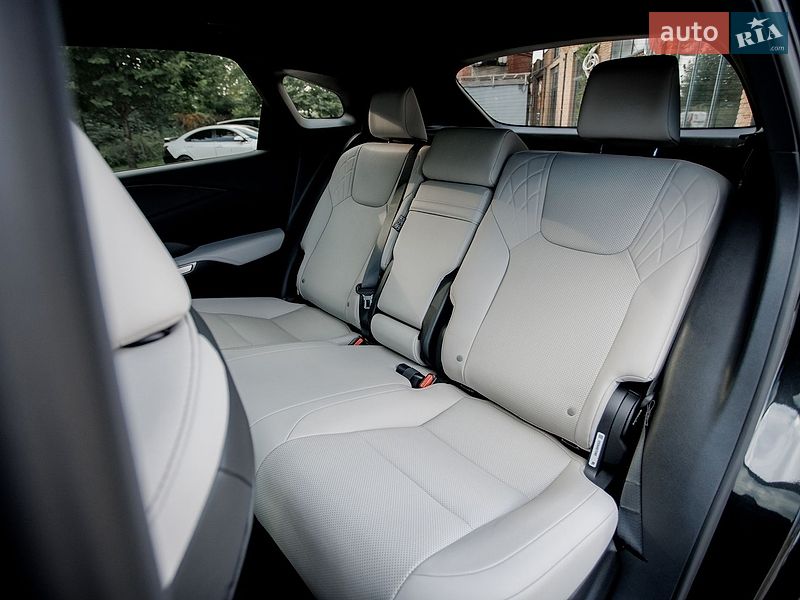 Позашляховик / Кросовер Lexus RX 2024 в Чернівцях
