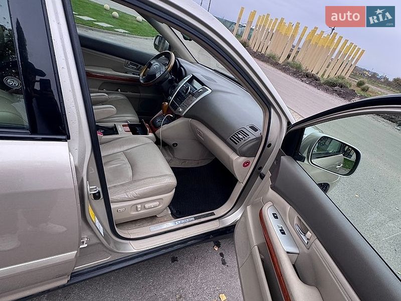Внедорожник / Кроссовер Lexus RX 2004 в Чубинском