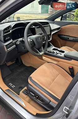 Позашляховик / Кросовер Lexus RZ 2023 в 