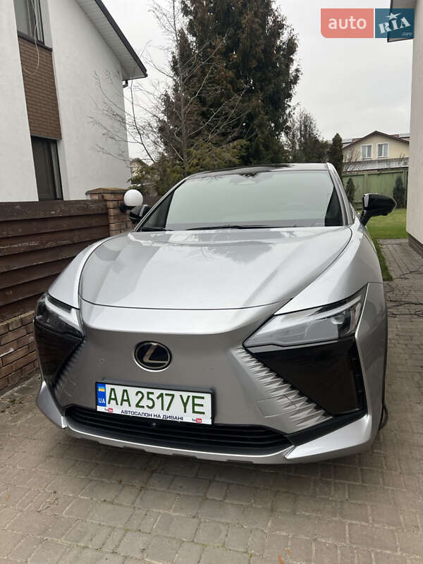 Lexus RZ 2023