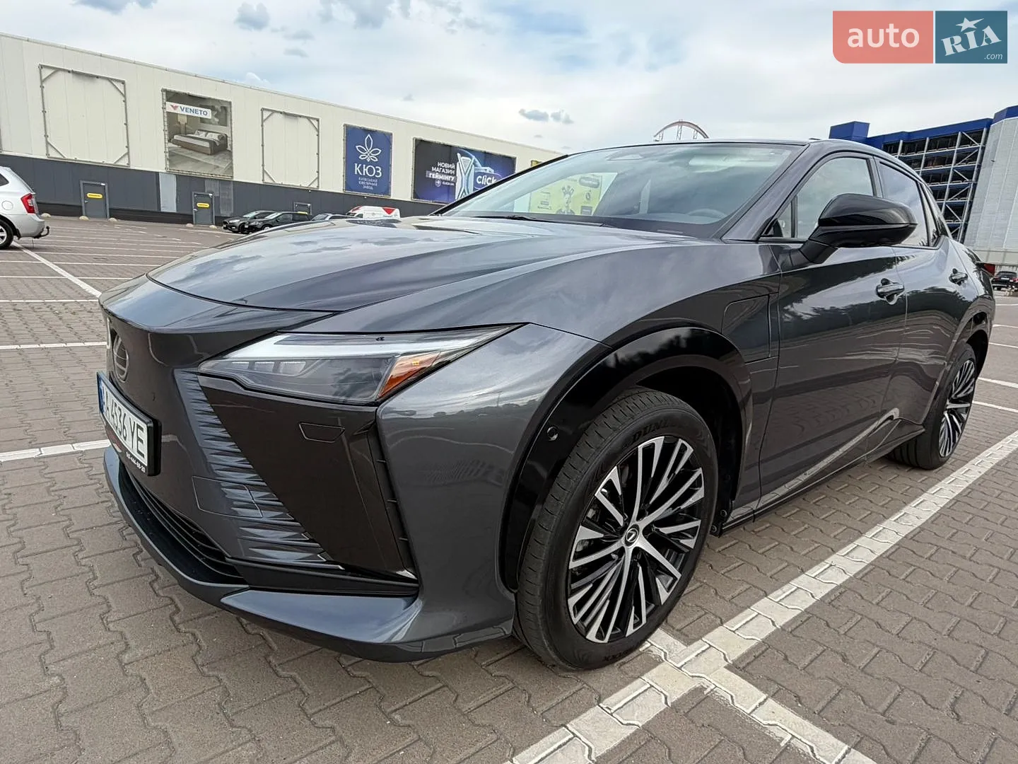 Lexus RZ 2023