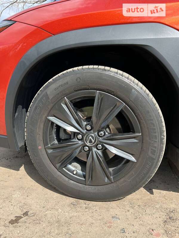 Внедорожник / Кроссовер Lexus UX 2018 в Киеве