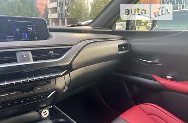 Внедорожник / Кроссовер Lexus UX 2020 в 