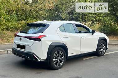 Внедорожник / Кроссовер Lexus UX 2020 в 