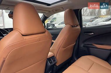 Позашляховик / Кросовер Lexus UX 2020 в 