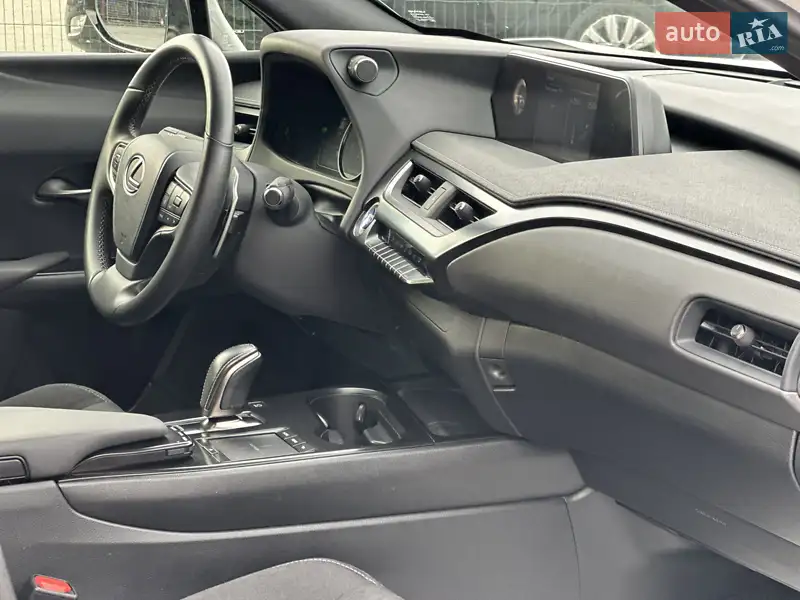Внедорожник / Кроссовер Lexus UX 2021 в 
