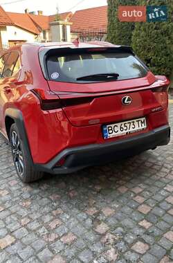 Внедорожник / Кроссовер Lexus UX 2021 в 