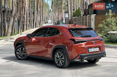 Позашляховик / Кросовер Lexus UX 2018 в 