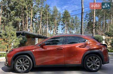 Позашляховик / Кросовер Lexus UX 2018 в 