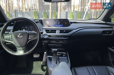Позашляховик / Кросовер Lexus UX 2018 в 
