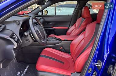 Позашляховик / Кросовер Lexus UX 2021 в 