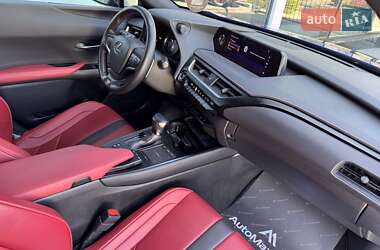 Позашляховик / Кросовер Lexus UX 2021 в 