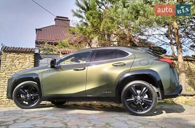 Внедорожник / Кроссовер Lexus UX 2023 в 