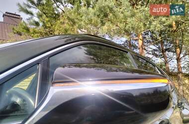 Внедорожник / Кроссовер Lexus UX 2023 в 