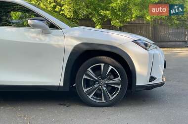 Внедорожник / Кроссовер Lexus UX 2018 в 