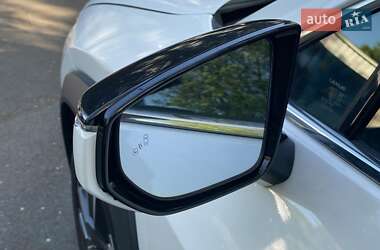 Внедорожник / Кроссовер Lexus UX 2018 в 