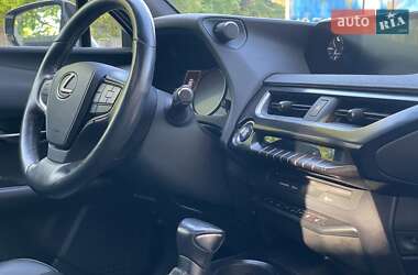 Внедорожник / Кроссовер Lexus UX 2018 в 