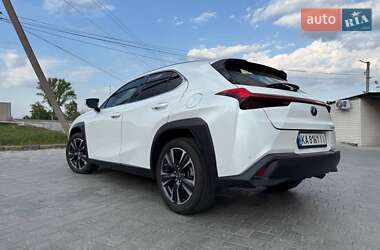 Позашляховик / Кросовер Lexus UX 2021 в 