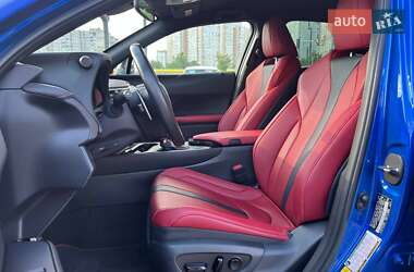 Внедорожник / Кроссовер Lexus UX 2020 в 