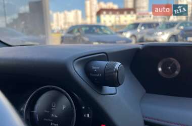 Внедорожник / Кроссовер Lexus UX 2020 в 