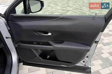 Внедорожник / Кроссовер Lexus UX 2020 в 