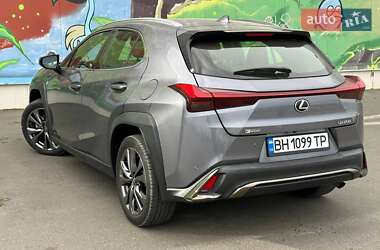 Внедорожник / Кроссовер Lexus UX 2021 в 