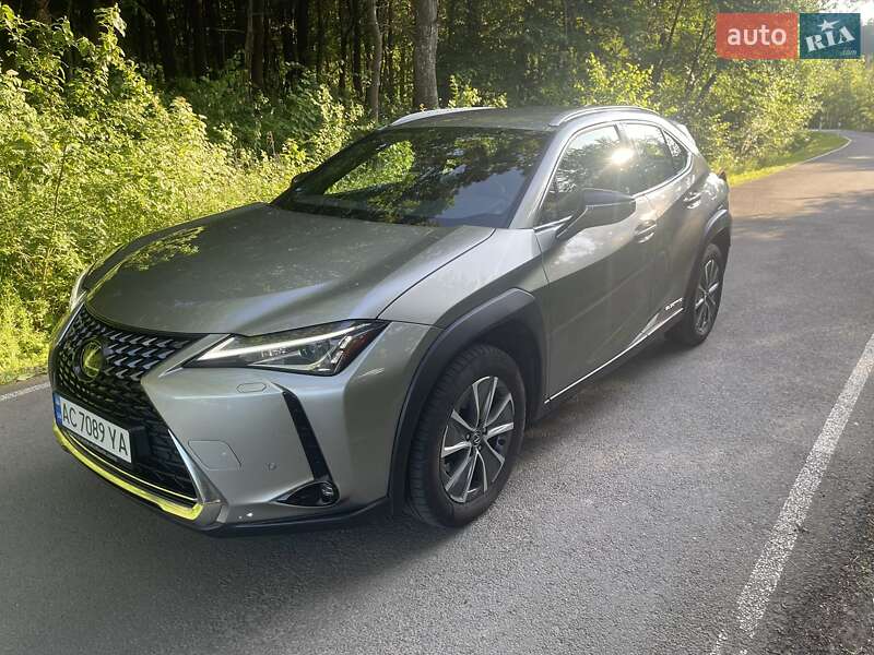Lexus UX 2021