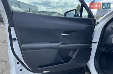 Внедорожник / Кроссовер Lexus UX 2022 в 
