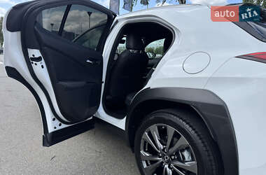 Внедорожник / Кроссовер Lexus UX 2022 в 