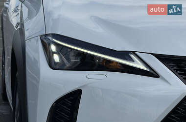 Внедорожник / Кроссовер Lexus UX 2022 в 