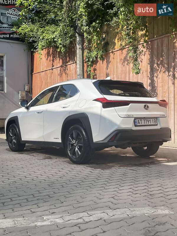 Внедорожник / Кроссовер Lexus UX 2019 в Черновцах
