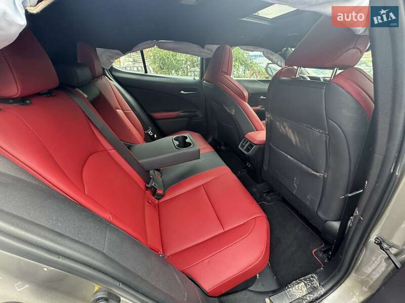 Позашляховик / Кросовер Lexus UX 2018 в Одесі фото 15 Позашляховик / Кросовер Lexus UX 2018 в Одесі