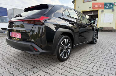 Позашляховик / Кросовер Lexus UX 2020 в 