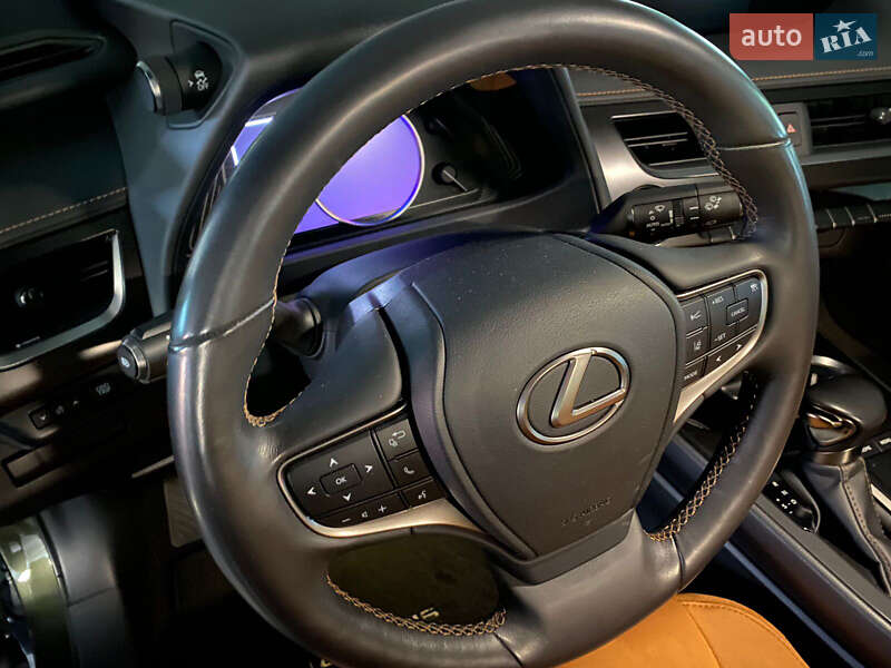 Внедорожник / Кроссовер Lexus UX 2020 в Киеве