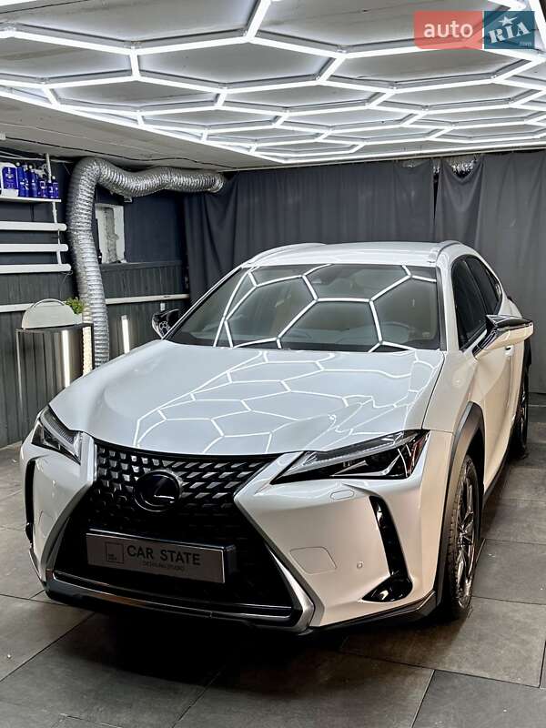 Внедорожник / Кроссовер Lexus UX 2019 в Киеве