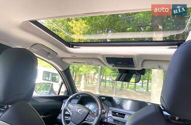 Позашляховик / Кросовер Lexus UX 2019 в 
