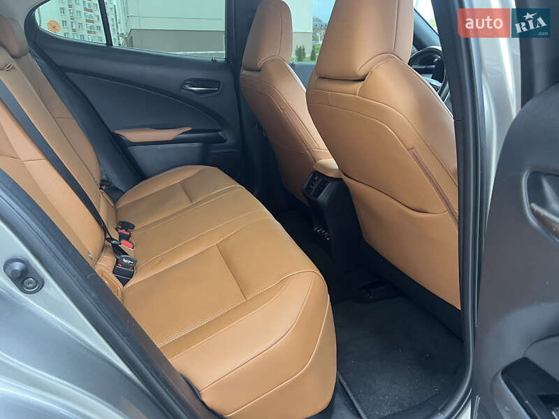 Позашляховик / Кросовер Lexus UX 2020 в Хмельницькому