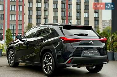Внедорожник / Кроссовер Lexus UX 2020 в 
