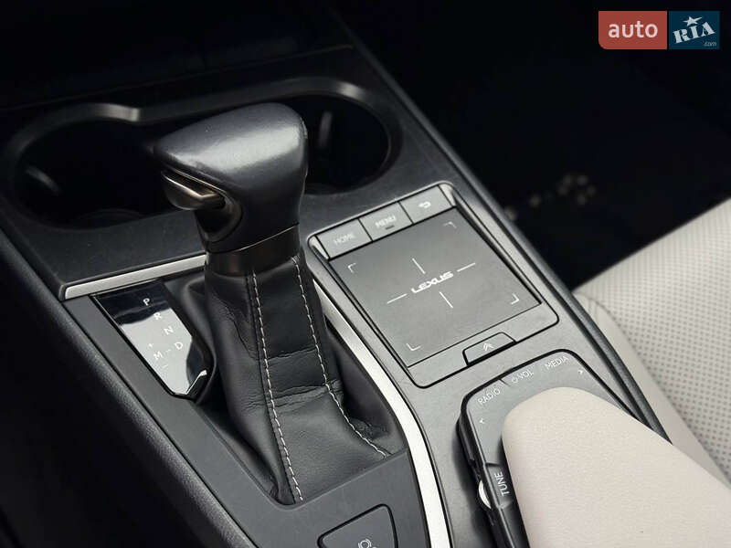 Позашляховик / Кросовер Lexus UX 2020 в Києві фото 24 Позашляховик / Кросовер Lexus UX 2020 в Києві