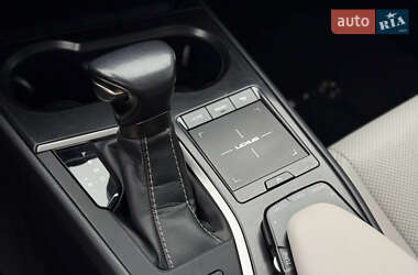 Внедорожник / Кроссовер Lexus UX 2020 в 