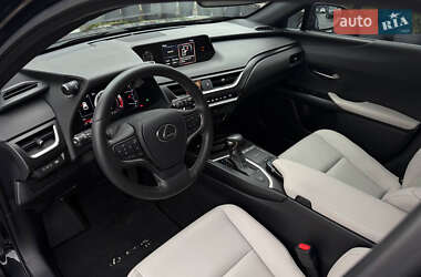 Внедорожник / Кроссовер Lexus UX 2020 в 