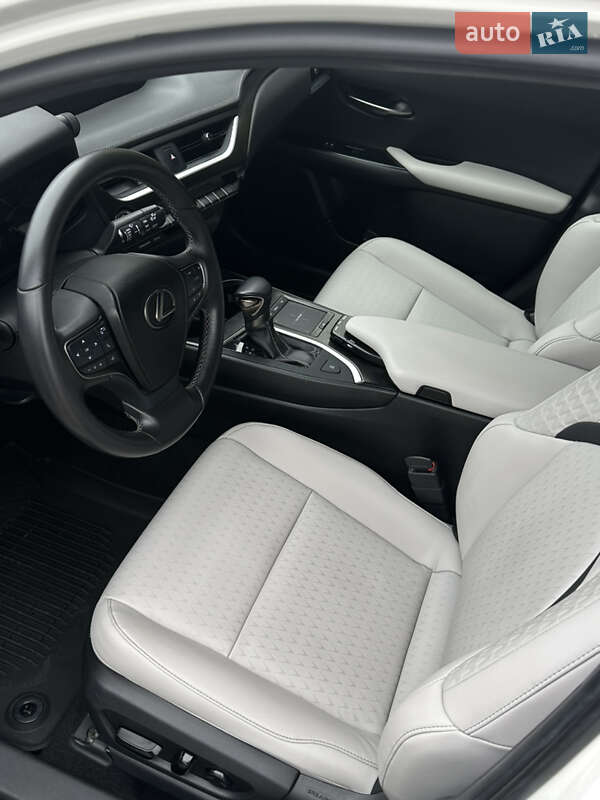 Позашляховик / Кросовер Lexus UX 2019 в Києві фото 7 Позашляховик / Кросовер Lexus UX 2019 в Києві