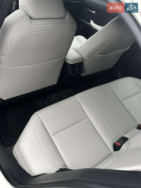 Позашляховик / Кросовер Lexus UX 2019 в Києві фото 12 Позашляховик / Кросовер Lexus UX 2019 в Києві
