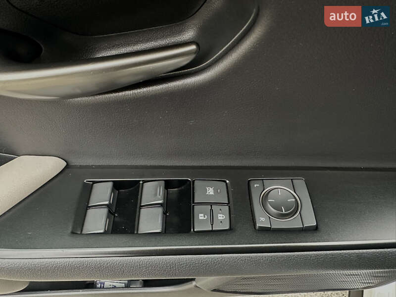 Позашляховик / Кросовер Lexus UX 2019 в Києві фото 18 Позашляховик / Кросовер Lexus UX 2019 в Києві