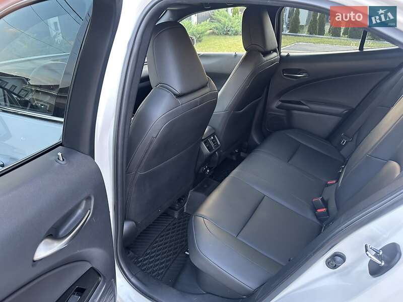 Позашляховик / Кросовер Lexus UX 2020 в Києві фото 12 Позашляховик / Кросовер Lexus UX 2020 в Києві