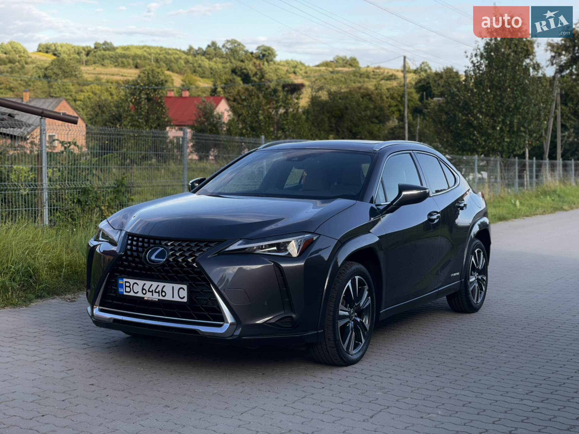 2022 Lexus UX - фото 1